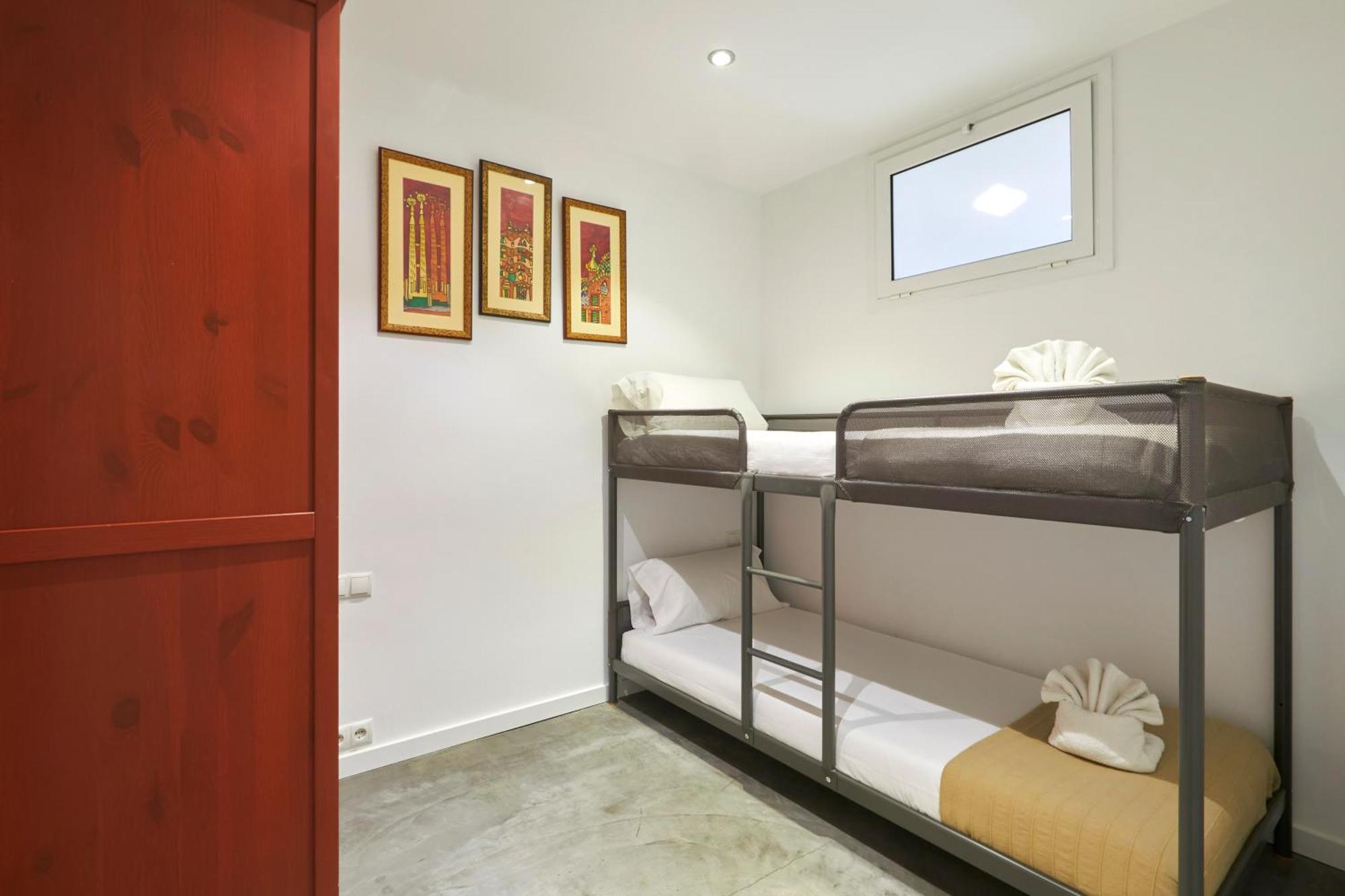 64 Apartment In A Typical Barcelona'S Old Building Bagian luar foto
