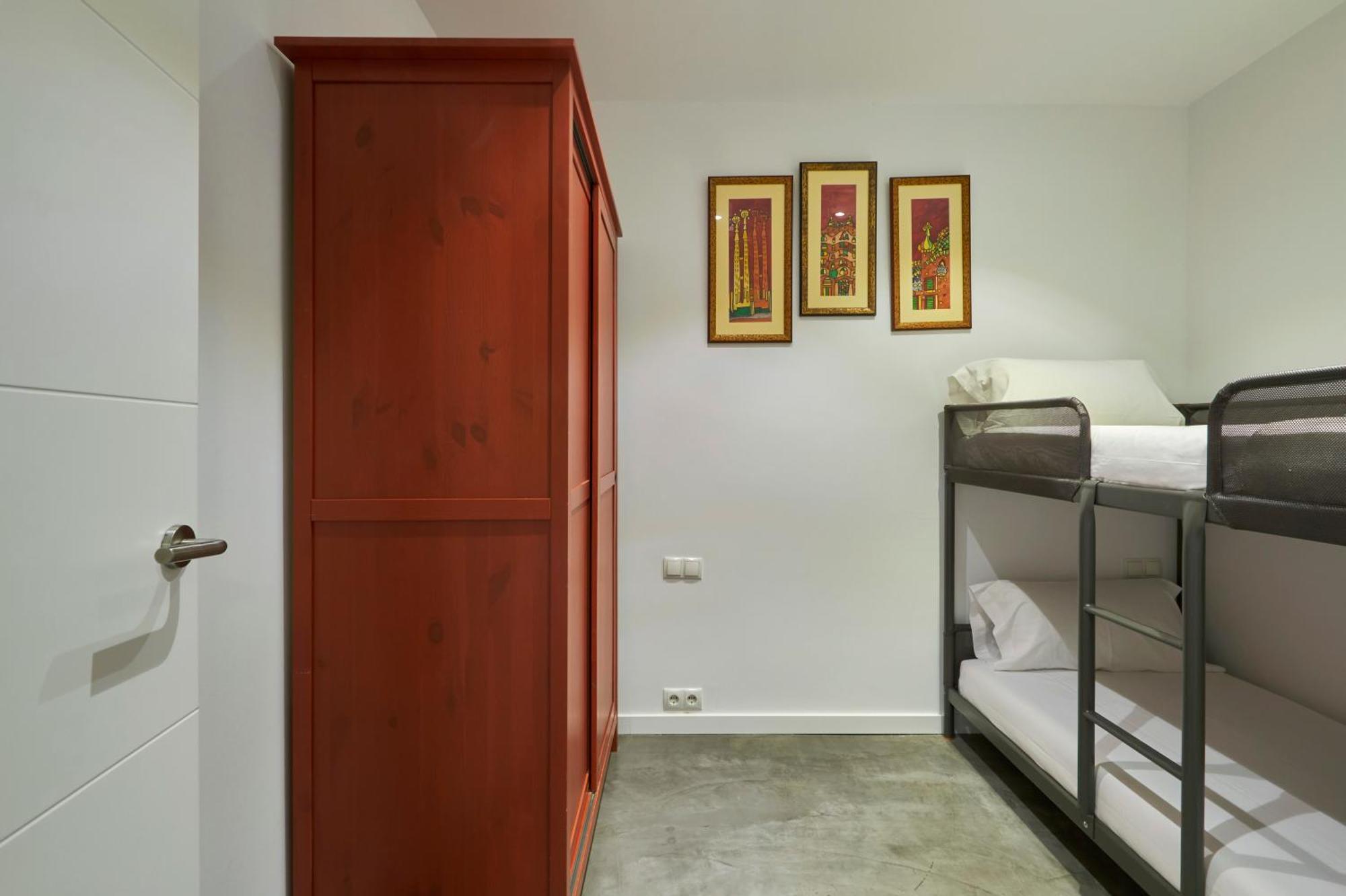 64 Apartment In A Typical Barcelona'S Old Building Bagian luar foto