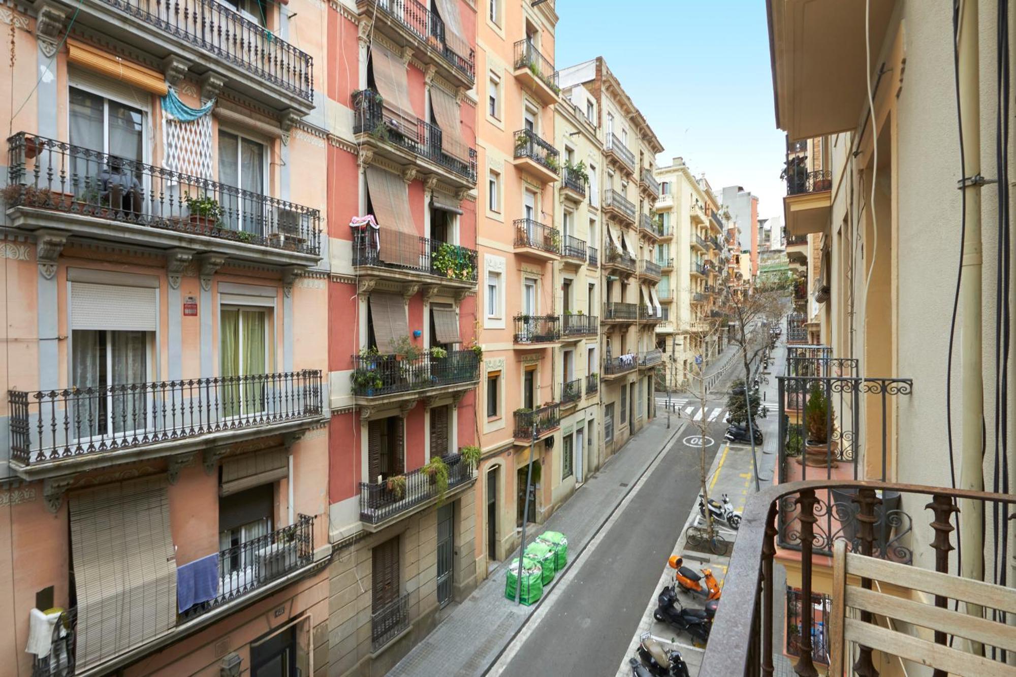 64 Apartment In A Typical Barcelona'S Old Building Bagian luar foto