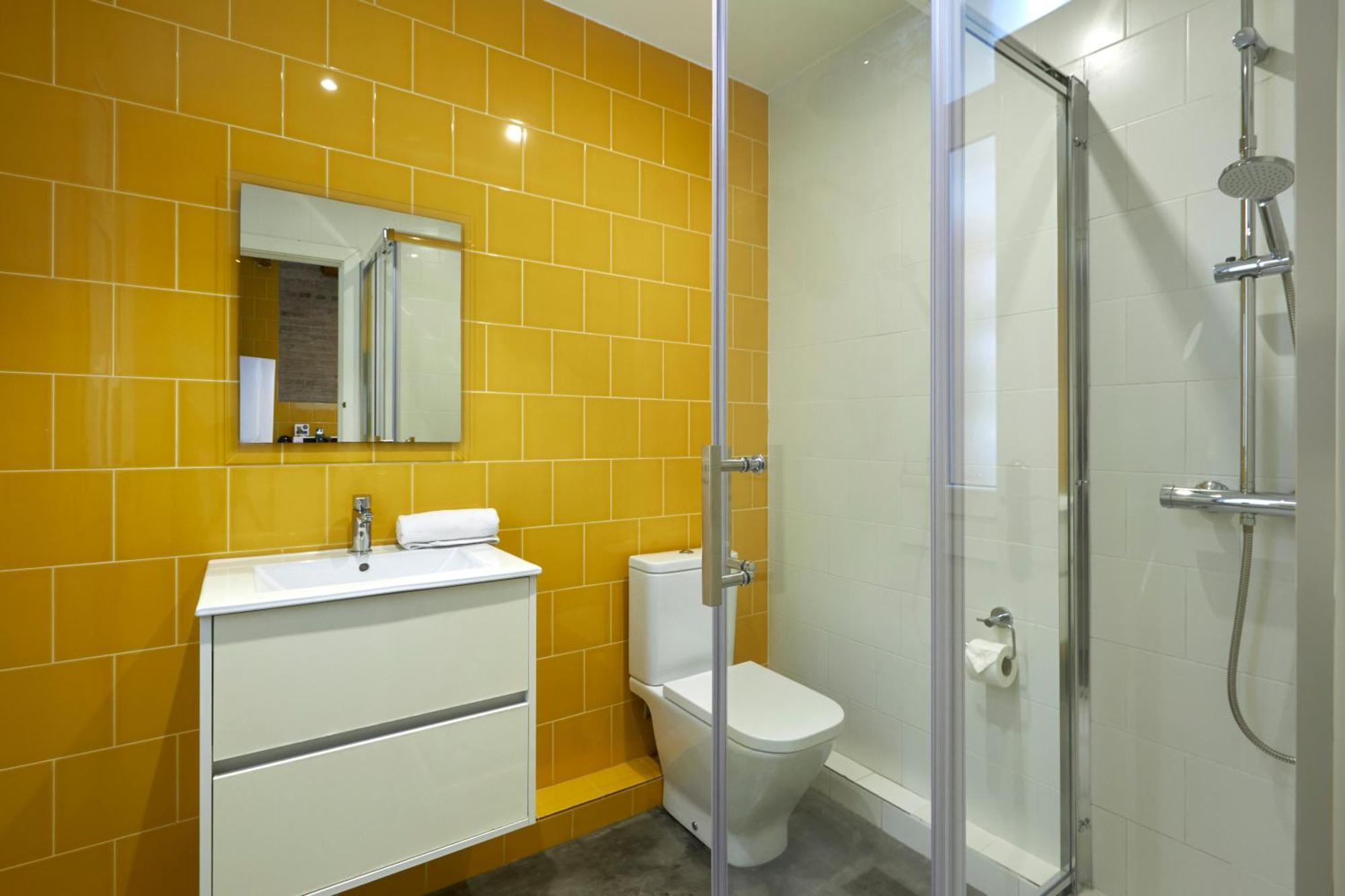 64 Apartment In A Typical Barcelona'S Old Building Bagian luar foto