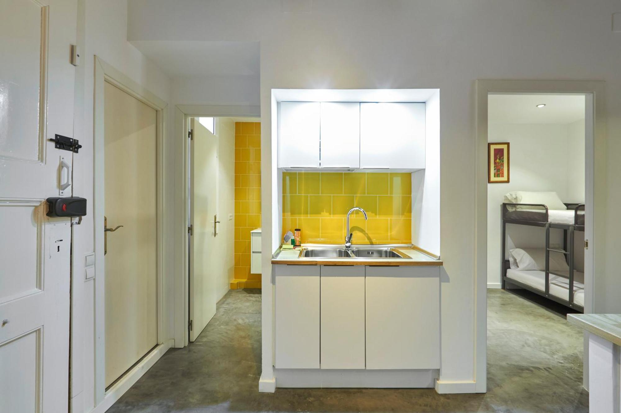 64 Apartment In A Typical Barcelona'S Old Building Bagian luar foto